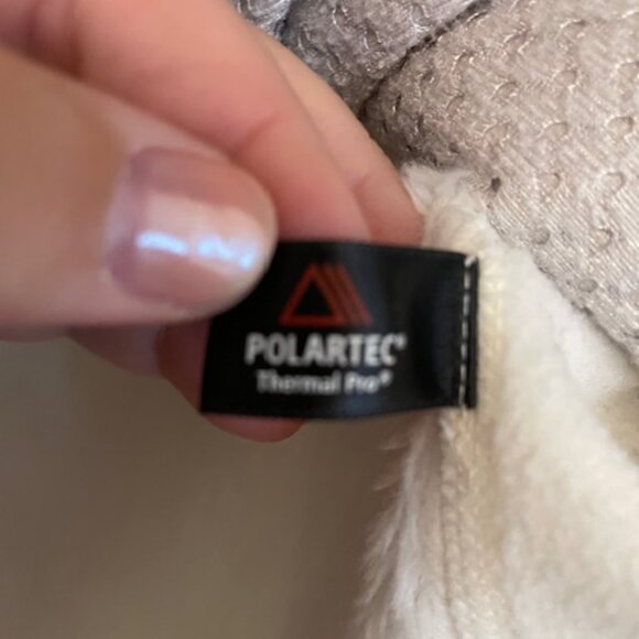 Patagonia R3 Hooded Fleece Jacket in White, Size Medium - Picture 4 of 7